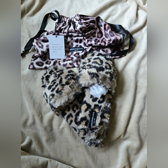 Generation Love Leopard Slippers MEDIUM Slides Open Toe Faux Fur Comfort $85 NEW - Picture 2 of 8